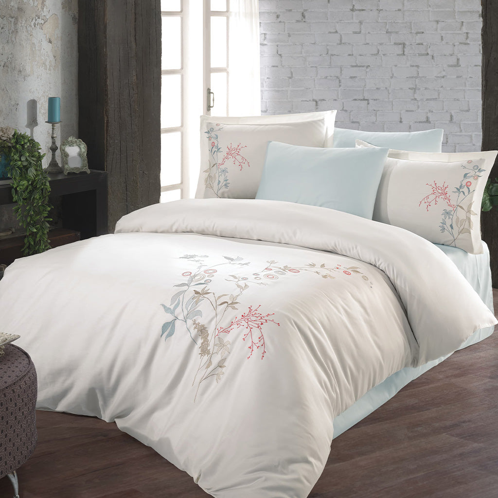 Elegant Queen/King Size Cotton Bed Linen Set in Cream Color with Matching Pillowcases