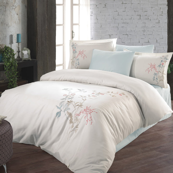 Elegant Queen/King Size Cotton Bed Linen Set in Cream Color with Matching Pillowcases