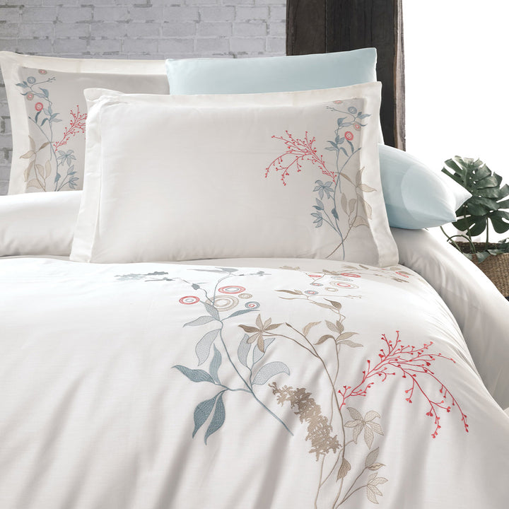 Close-up of Elegant Floral Patterns on Cotton Bed Linen Set in Cream Color – Adds a Stylish Touch to Your Bedroom
