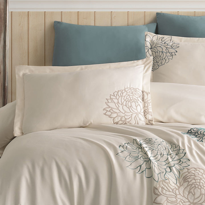 Delicate Cotton Sateen Weave in Champagne Color – Smooth, Wrinkle-Resistant, and Skin-Friendly
