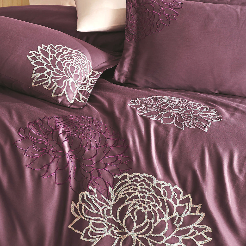 Detailed View of Soft and Breathable Cotton Bed Linen Set in Plum Color – Elegant Shine and Smooth Texture