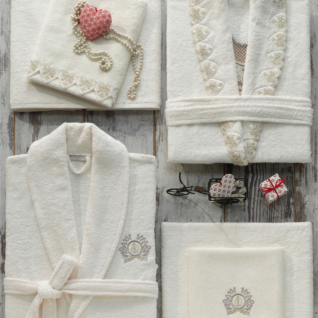 Luxurious gift set for bride and groom, including 2 bathrobes and towels with heart-shaped ornaments